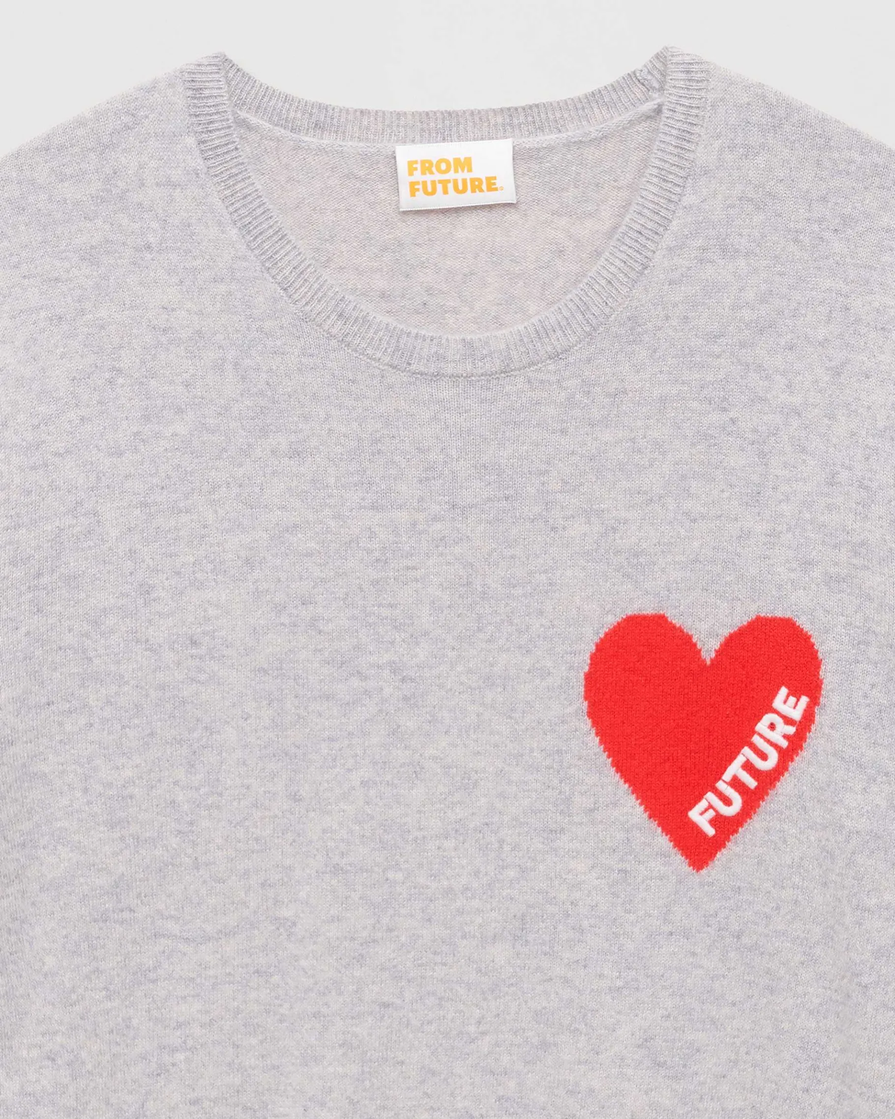 Sale FROM FUTURE Pull Col Rond Coeur Gris Chine Clair