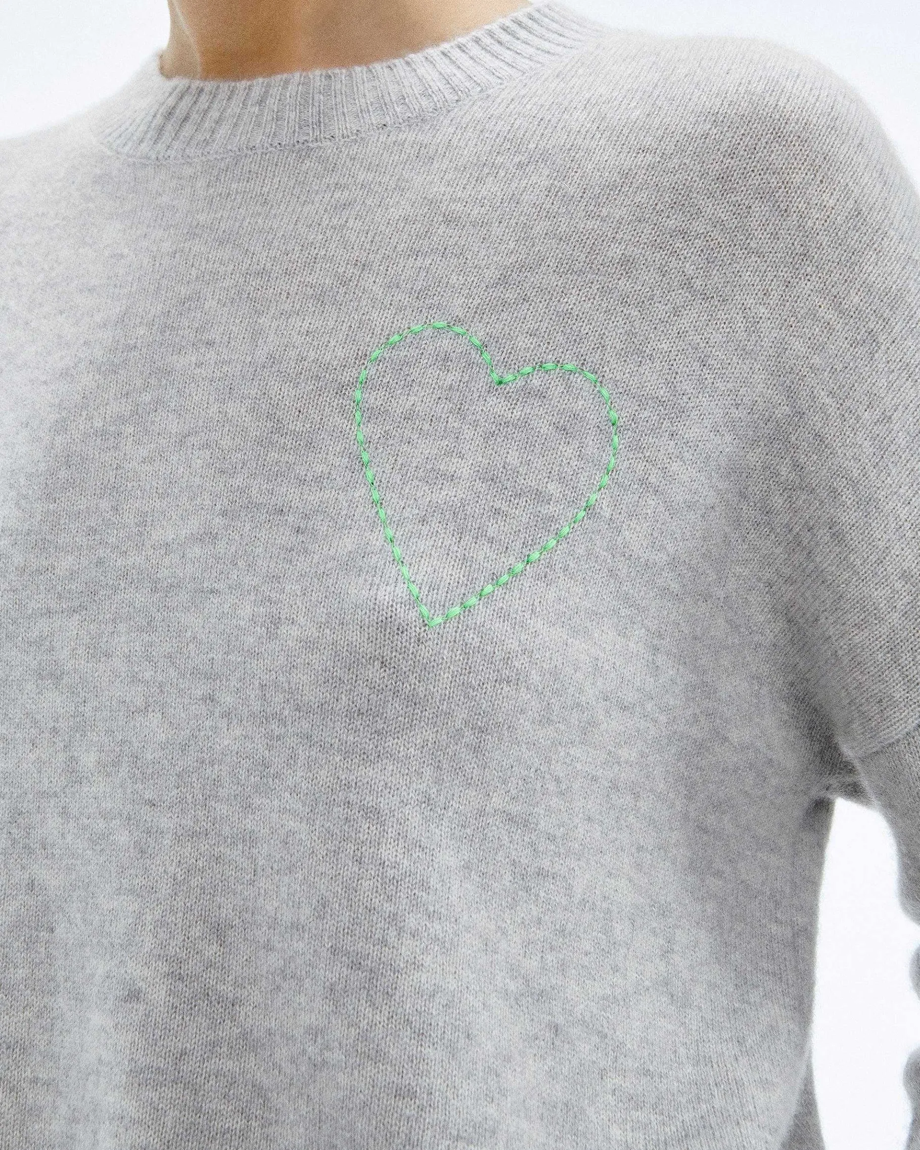 Discount FROM FUTURE Pull Col Rond Coeur Brode Gris Chine Clair