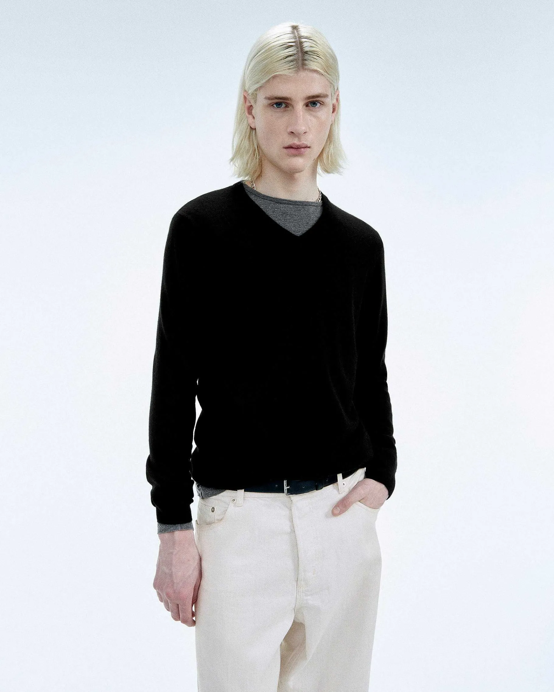 Clearance FROM FUTURE Pull Col V Navy