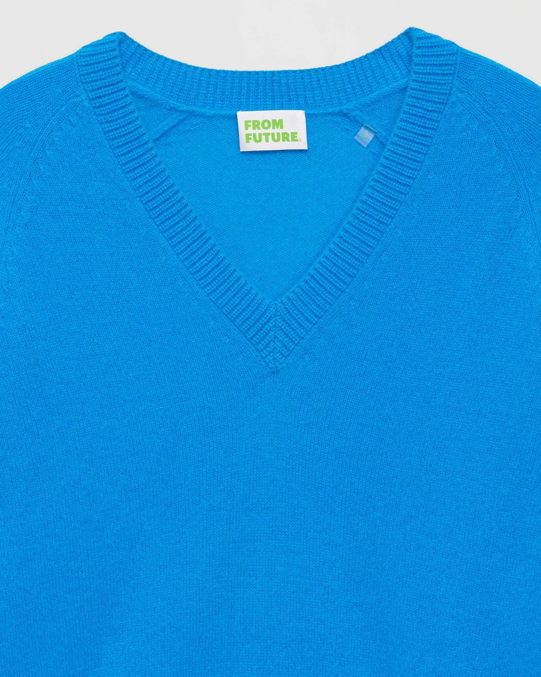 Clearance FROM FUTURE Pull Col V Oversize Leger Passion Blue